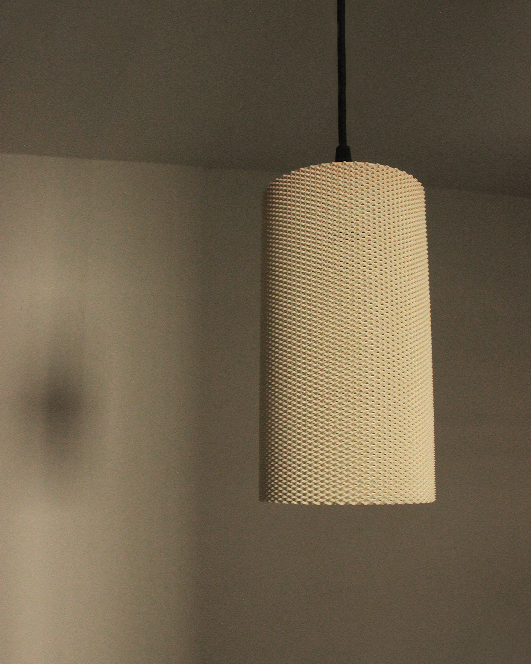 Eva adaptive lamp with RippleMesh shade, usable as table lamp or pendant, view 3