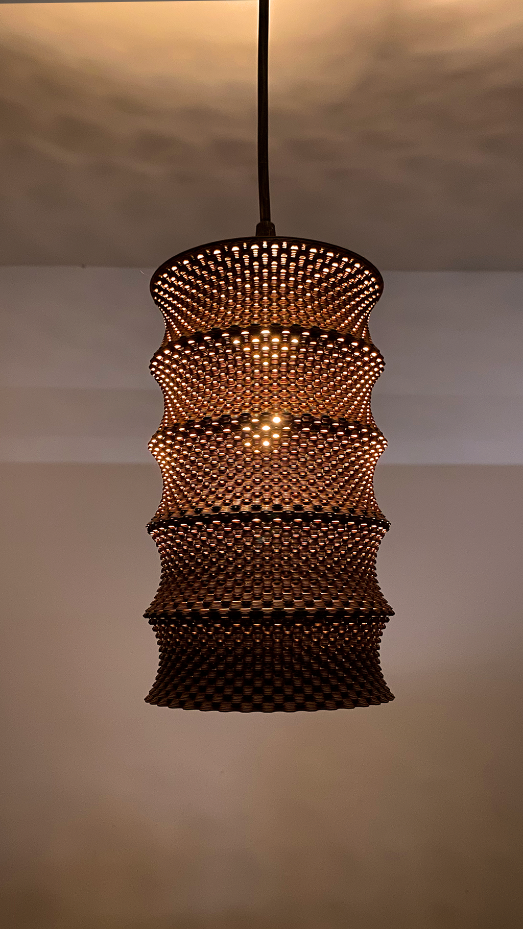 Leo adaptive lamp with bold RippleMesh shade
