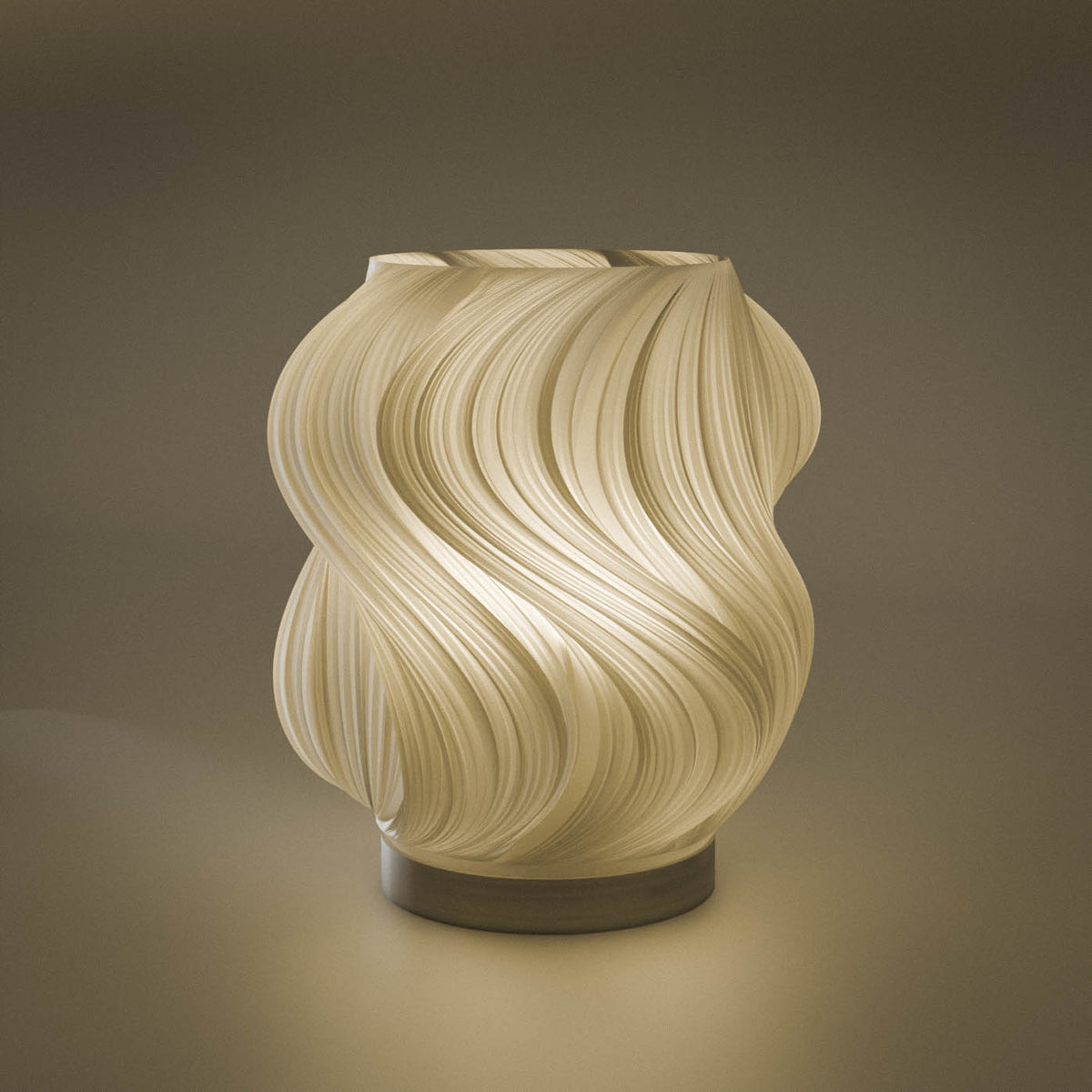 Brisa table lamp with flowing wave-shaped translucent shade