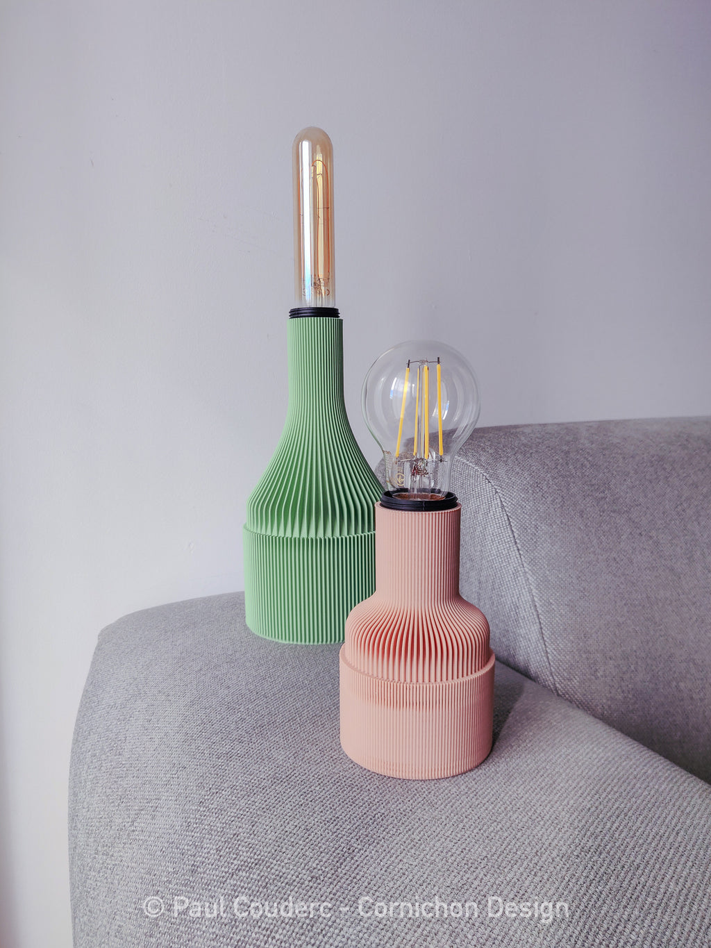 Obsolete small sculptural table lamp, view 4