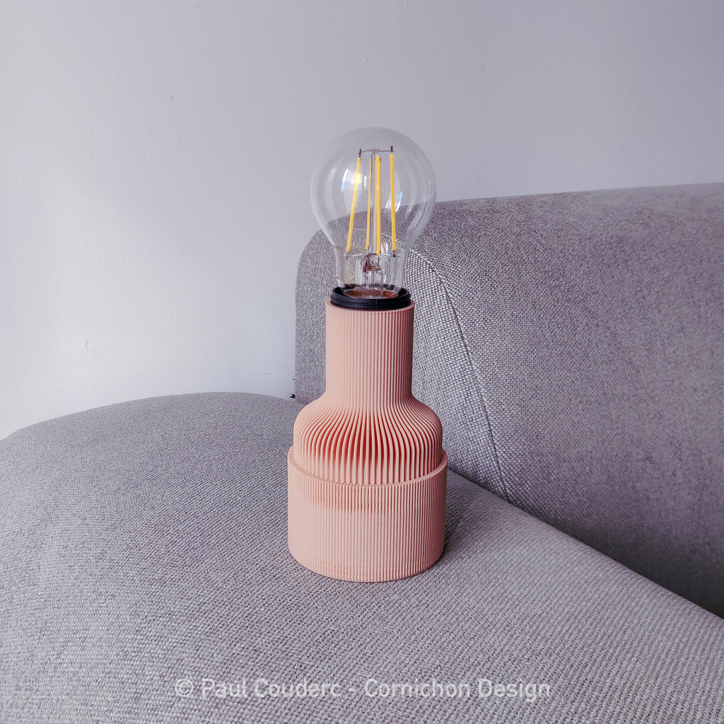 Obsolete small sculptural table lamp, view 3