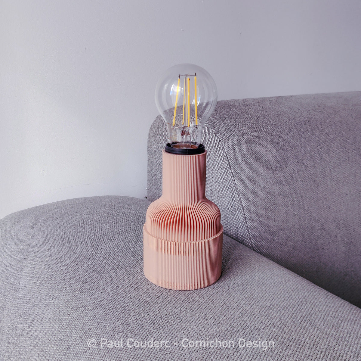 Obsolete small sculptural table lamp, view 3