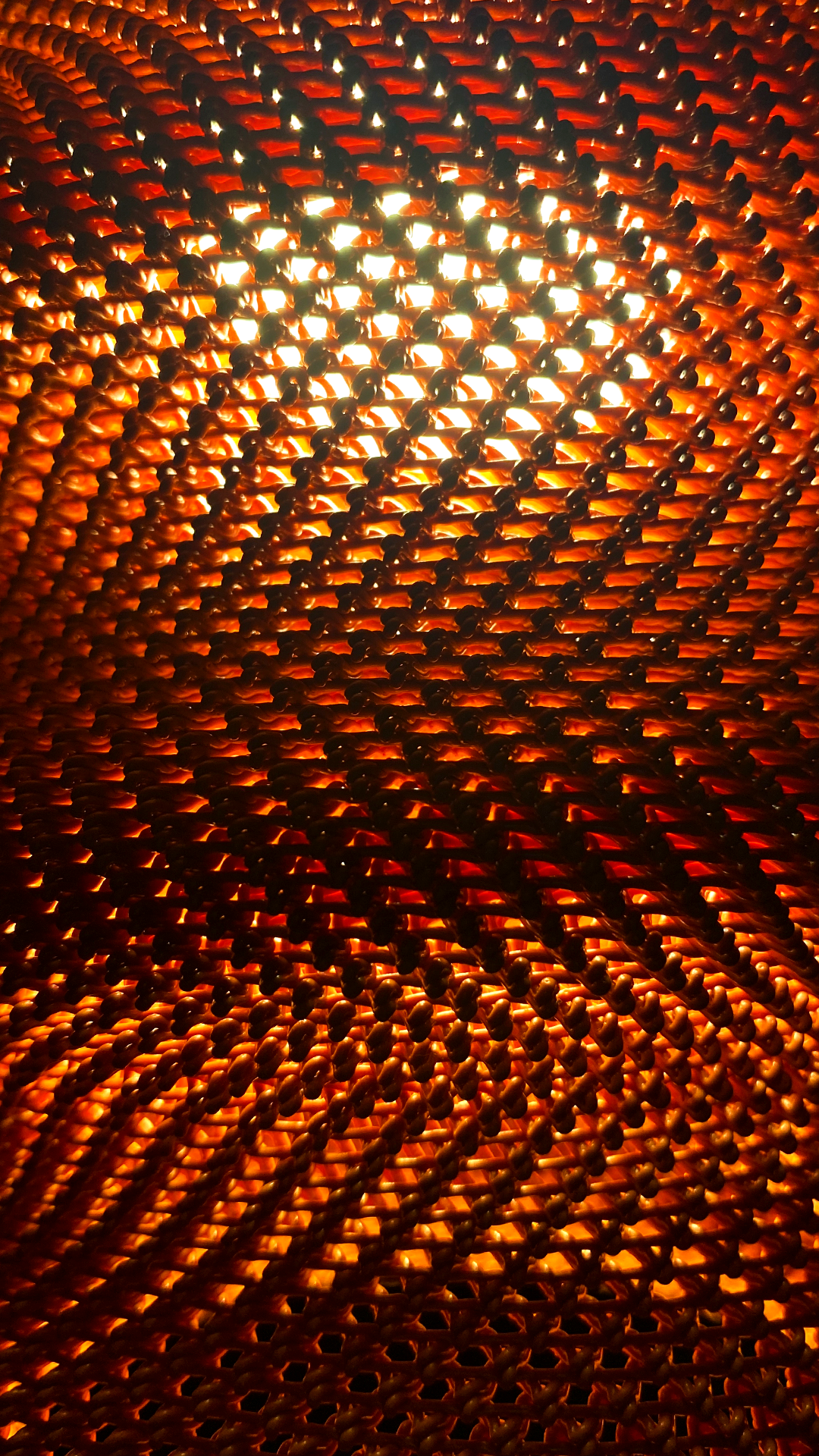 Springy adaptive lamp with playful RippleMesh shade, view 2