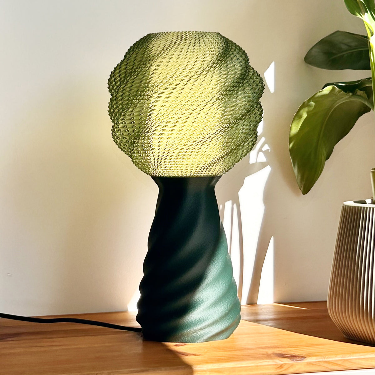 SUNAE table lamp with continuous woven twist shade and base