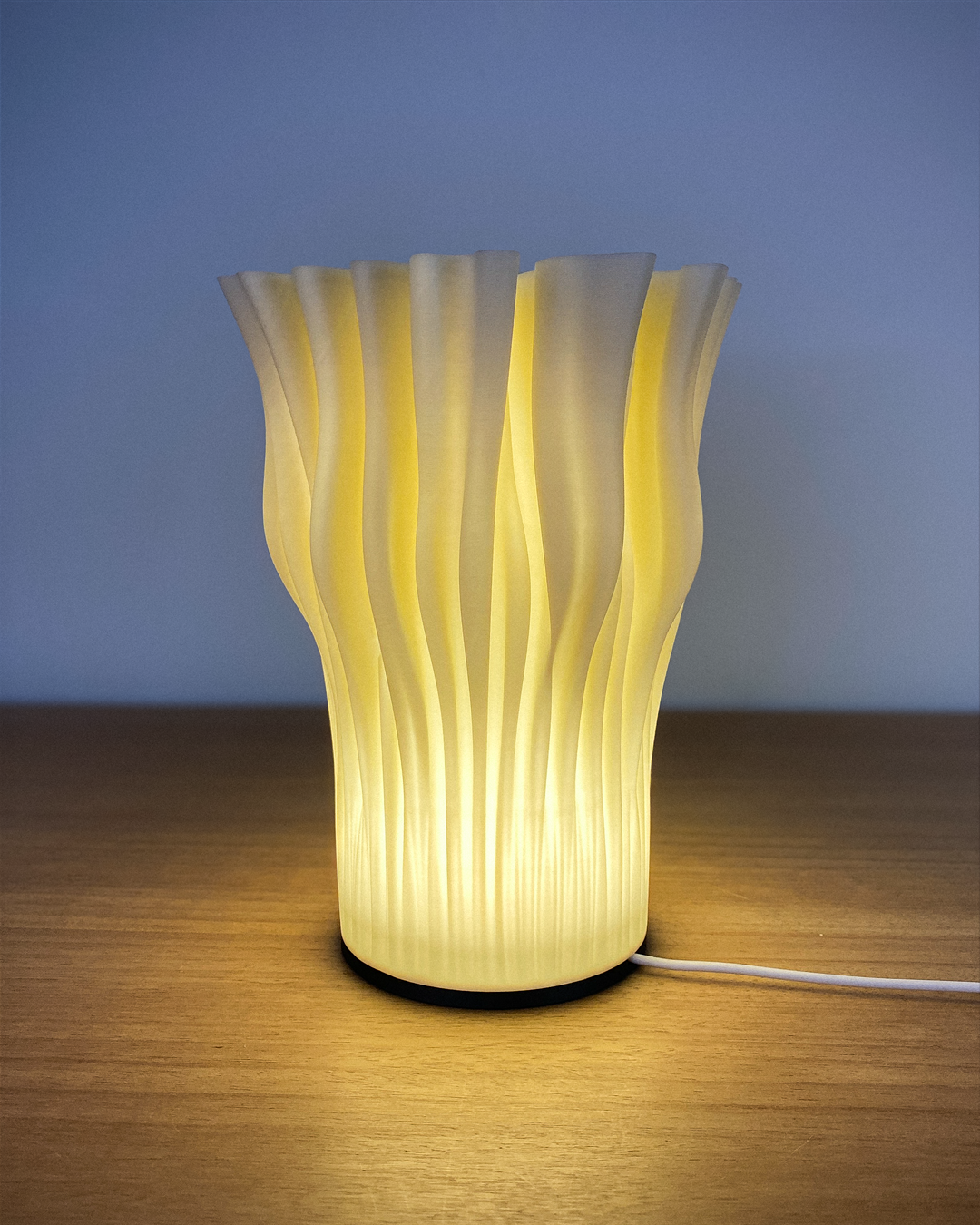 Zoan table lamp with organic coral-growth texture, view 3