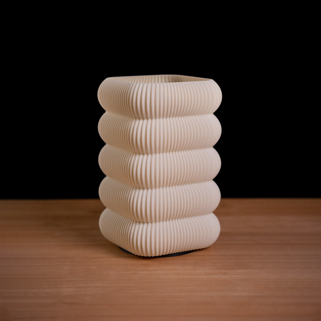 Zara adaptive lamp, usable as table lamp or pendant, view 2
